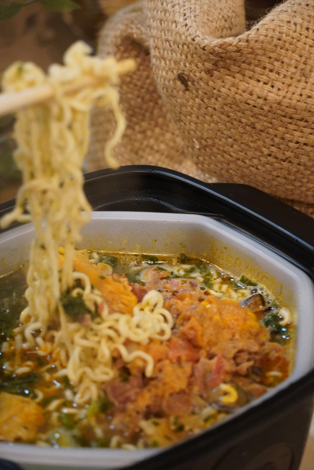 Omachi - Lẩu Tự Sôi Omachi Riêu Cua Bắp Bò | Self-Heating Hotpot with Crab Soup and Beef Shank