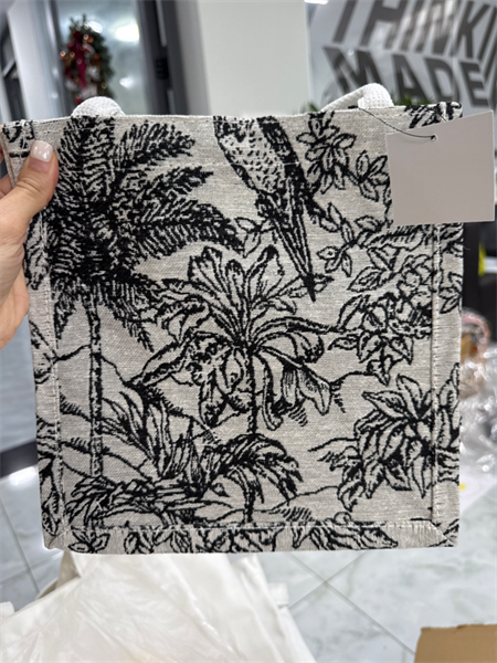 Viet Gourmet - Medium Tote Bag